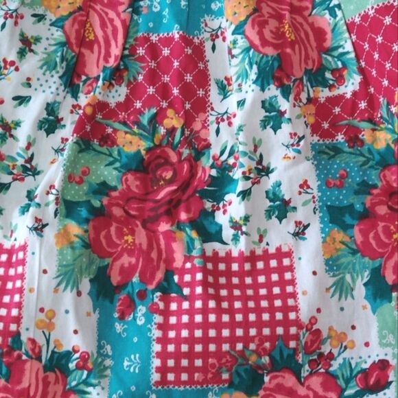 NEW The Pioneer Woman Country Christmas Cheerful Cow Rose Kitchen Apron - Picture 13 of 14